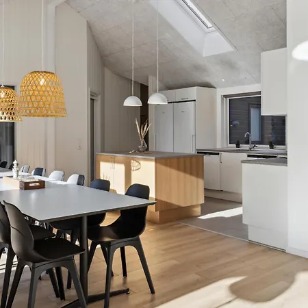 Aqua 242 Holiday home