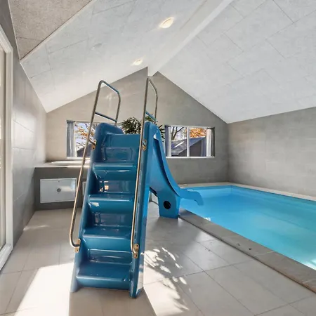Aqua 242 *